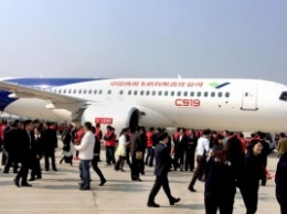 Китай представил образец первого авиалайнера собственного производства