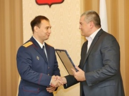 Аксенов наградил сотрудников ФСБ и Следкома (ФОТО)