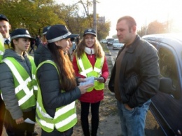 Сотрудники ДПС совместно с николаевскими школьниками патрулировали улицы и рассказывали о безопасности на дороге