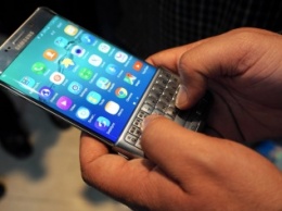 Samsung начала продажи в России съемной QWERTY-клавиатуры для Galaxy Note 5 за 5000 рублей