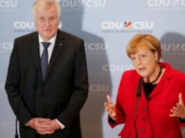 СМИ: Бавария готовит иск к правительству Германии из-за беженцев