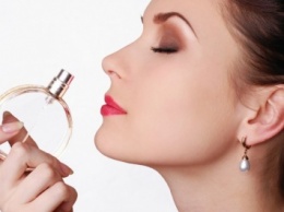 Ученые: Запах парфюма способен раскрыть истинный возраст женщины