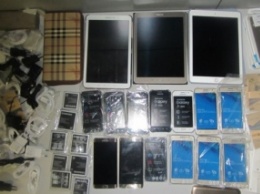 В "Борисполе" задержали мошенника из Камеруна, перевозившего 67 тыс. долл. и мобильные телефоны