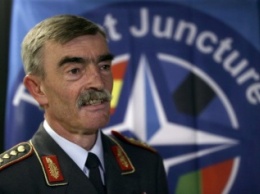 НАТО тренируется воевать с РФ, вместо помощи Европе