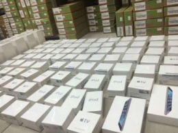 В киевской квартире изъяли «серую» продукцию Apple на 2,8 млн рублей [фото]
