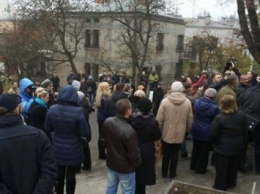 Бойцы АТО и их родственники пикетировали дом городского председателя Львова