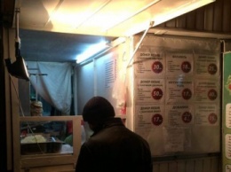 Вместо мороженого - шаурма: на Спасской улице торгуют продуктами в антисанитарных условиях