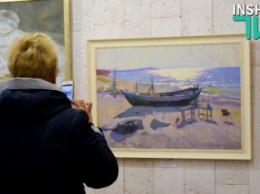 Немного солнца в прохладной воде: в Николаеве открылась масштабная выставка одесских художников
