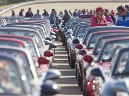 За 9 месяцев продажи в России новых легковых авто упали на 43%