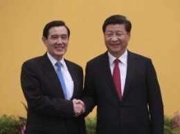 Лидеры Китая и Тайваня впервые за 66 лет пожали друг другу руки