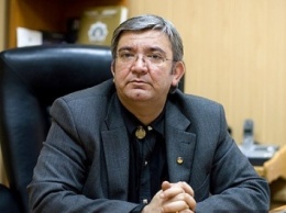 Министр обороны не может отстранить подозреваемого генерала В.Назарова из-за его "политической крыши" - правозащитник