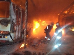 В Славуте Хмельницкой обл. на стоянке сгорели 4 автобуса