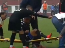 В Румынии медики уронили носилки с травмированным футболистом