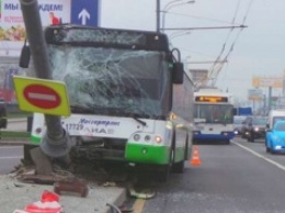 В Москве пассажирский автобус врезался в столб, семь пострадавших