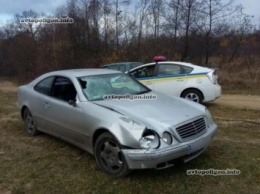 ДТП на Львовщине: водитель Mercedes сбил двух пешеходов, одного насмерть, и сбежал. ФОТО