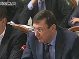Луценко возмущен заявлениями Яценюка о том, что Рада покрывала коррупцию, не приняв "безвизовый пакет"