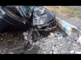 ДТП в Доброполье: водители устроили гонки - Daewoo влетел в ВАЗ, который сбил столб. ФОТО