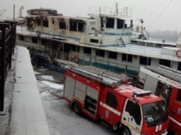 В Красноярске на сгоревшем корабле-гостинице «Виктория» нашли труп