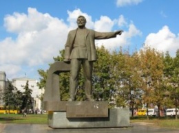 После сессии горсовета в Днепропетровске могут снести памятники Петровскому и Калинину
