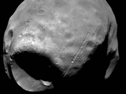 В НАСА считают, что один из двух спутников Марса начал разваливаться