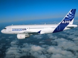 Самолет Airbus A319 совершил экстренную посадку в Хабаровске из-за трещин в стекле