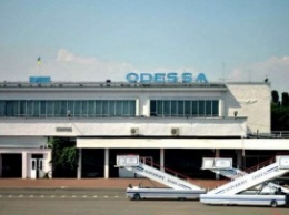 Трое китайцев попытались подкупить пограничников в Одесском аэропорту