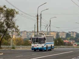 В Кривом Роге изменено расписание троллейбусных маршрутов через дамбу КРЕСа
