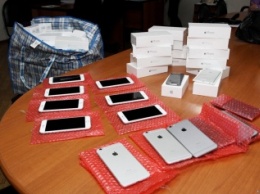 Жительницу Украины задержали на таможне за попытку провоза iPhone почти на 3 млн рублей