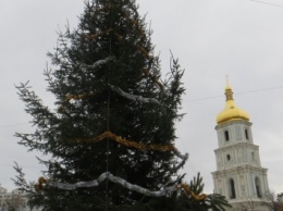На Софийской площади вырос рождественский городок