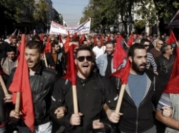 Греческая полиция применила слезоточивый газ против бастующих