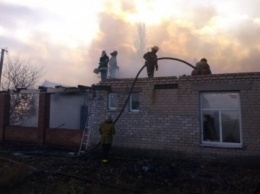 Фото: в Запорожской области горела школа