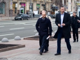 У Кличко планируют освободить всю пешеходную зону Крещатика от припаркованных авто