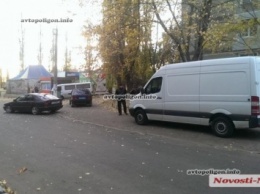 ДТП в Николаеве: пьяные водитель и пассажир Ниссана устроили разборки. ФОТО