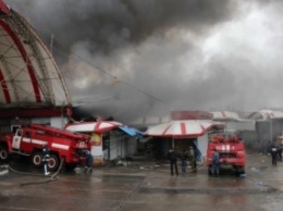 В результате пожара в ТЦ "Барабашово" в Харькове пострадала женщина