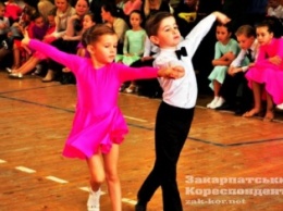 В Закарпатье устроили яркое танцевальное шоу (ВИДЕО+ФОТОРЕПОРТАЖ)