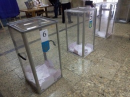 В Сумах урны для голосования опломбированы скотчем и бумагой