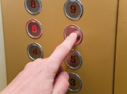 В Шевченковском районе Киева члены избиркома 40 минут провели в застрявшем лифте, - мэрия