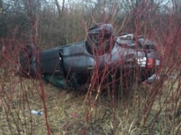 Автомобиль съехал в кювет во Львовской области, два человека погибли