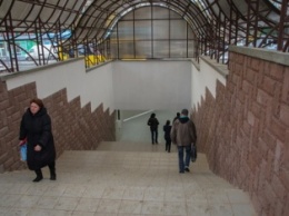 В Симферополе открыли долгожданную «подземку»: без поручней и со скользкими ступеньками (ФОТО)