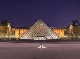 Париж открывается для туристов