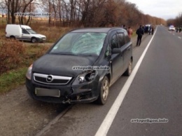 ДТП на Львовщине: на трассе Киев-Чоп Opel Zafira сбил насмерть парня. ФОТО