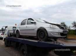 В Киеве эвакуировали Renault Logan за стоянку на зебре - владелец думал, что угнали