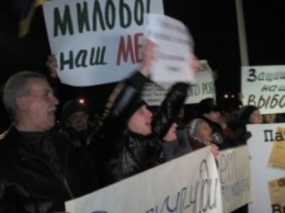 ТИК в Кривом Роге начала принимать жалобы, протестующие контролируют процесс, - корреспондент