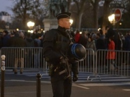 Франция ввела чрезвычайное положение в заморских регионах