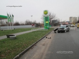 ДТП в Бердичеве: пьяный на Opel Omega влетел в АЗС. ФОТО