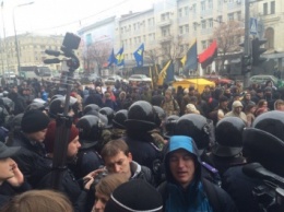 Митингующие в Харькове передали в горсовет свои требования