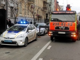 В Киеве за неделю эвакуировали более 100 автомоблией