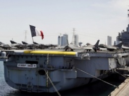 Авианосец "Шарль де Голль" двинул на Сирию - бороться с террористами