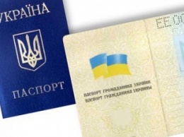 Порошенко поддержал петицию о замене русского текста в паспорте