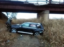 В Новоодесском районе гражданин Германии утопил свой Wolksvagen Touareg в реке, слетев с моста